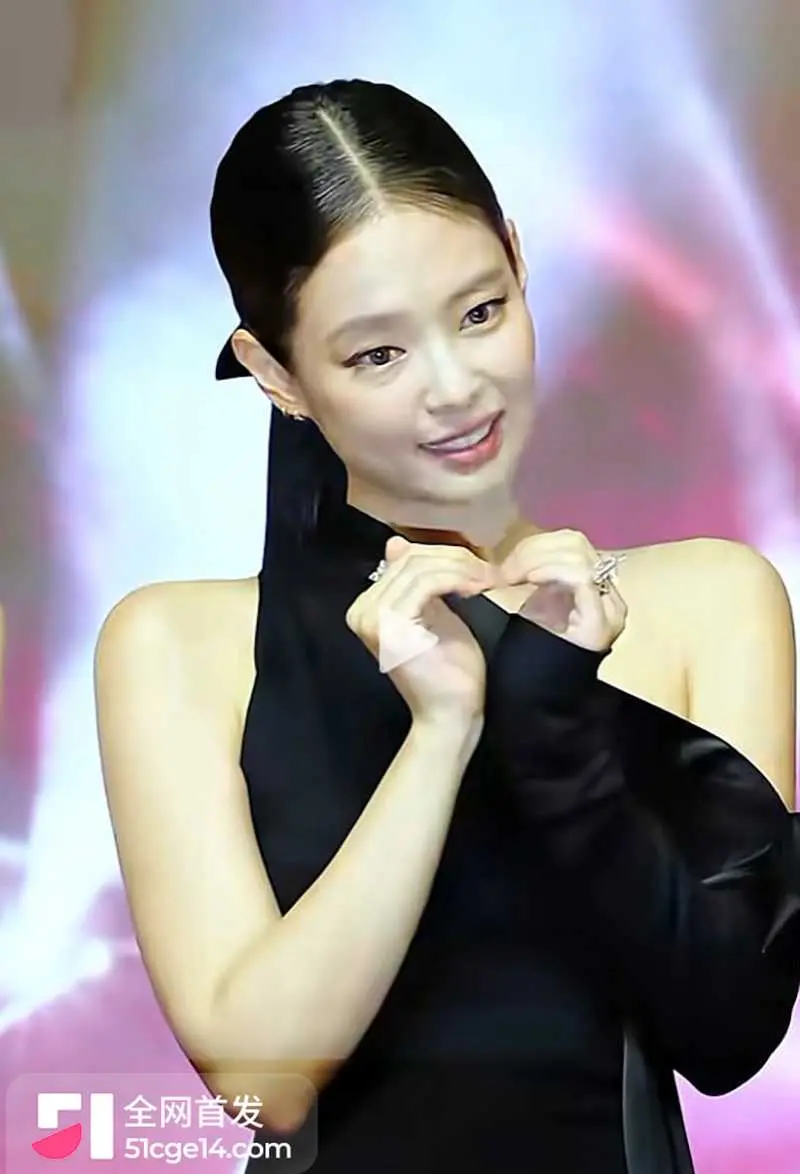 韩国第一狗仔Adwan爆大猛料 12位女星塞跳蛋开演唱会 被财阀远程遥控 1372人调教名单震惊世界 图5
