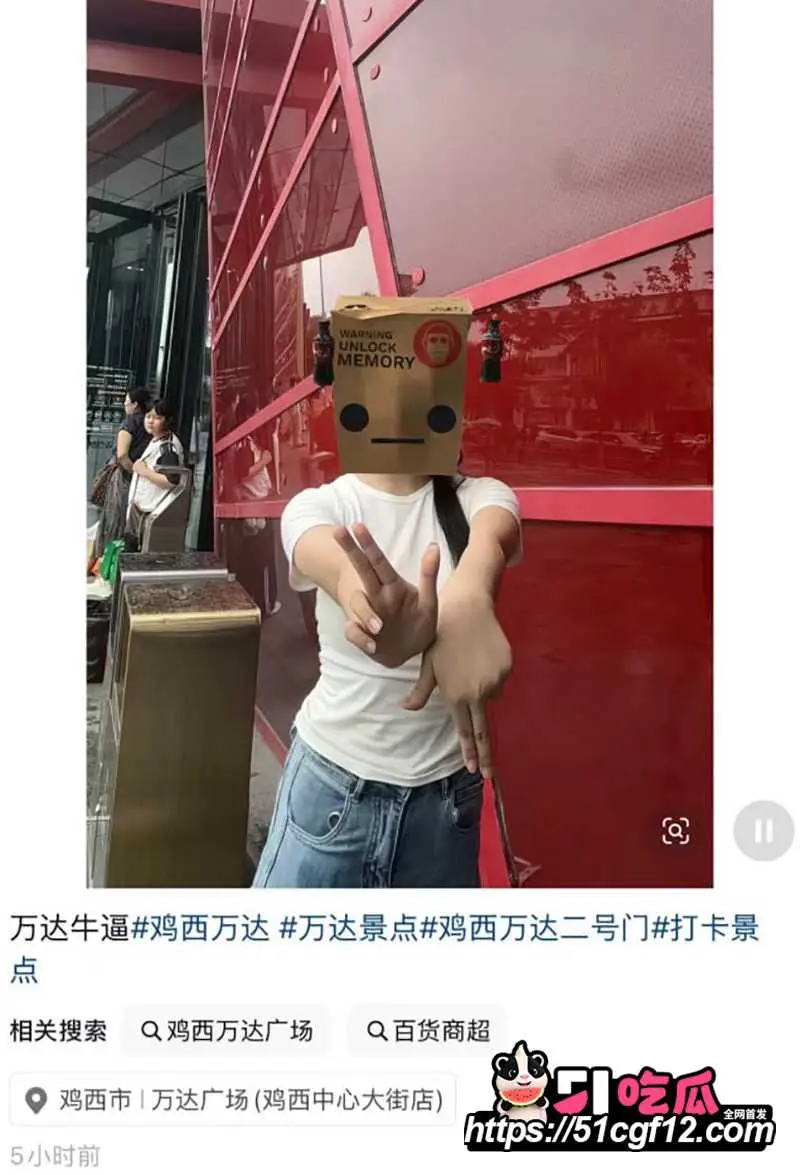 黑龙江鸡西万达2号门 全裸男女公然性爱 将垃圾桶沦为炮床 抱臀扛腿猛干惊呆众人 图9
