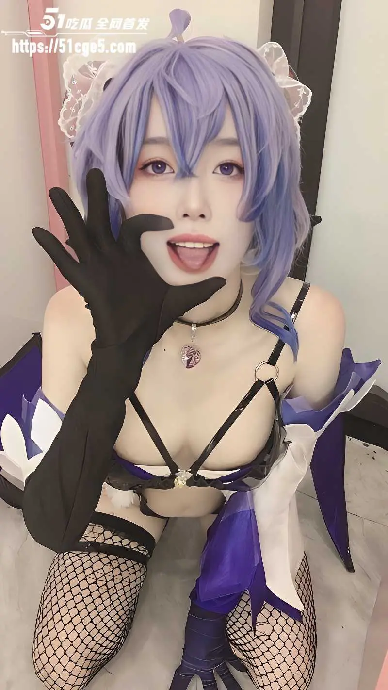极品萝莉 Succubus 魅魔性感cos原神甘雨 渔网袜包裹修长美腿 爆乳翘臀跪姿诱人 图1