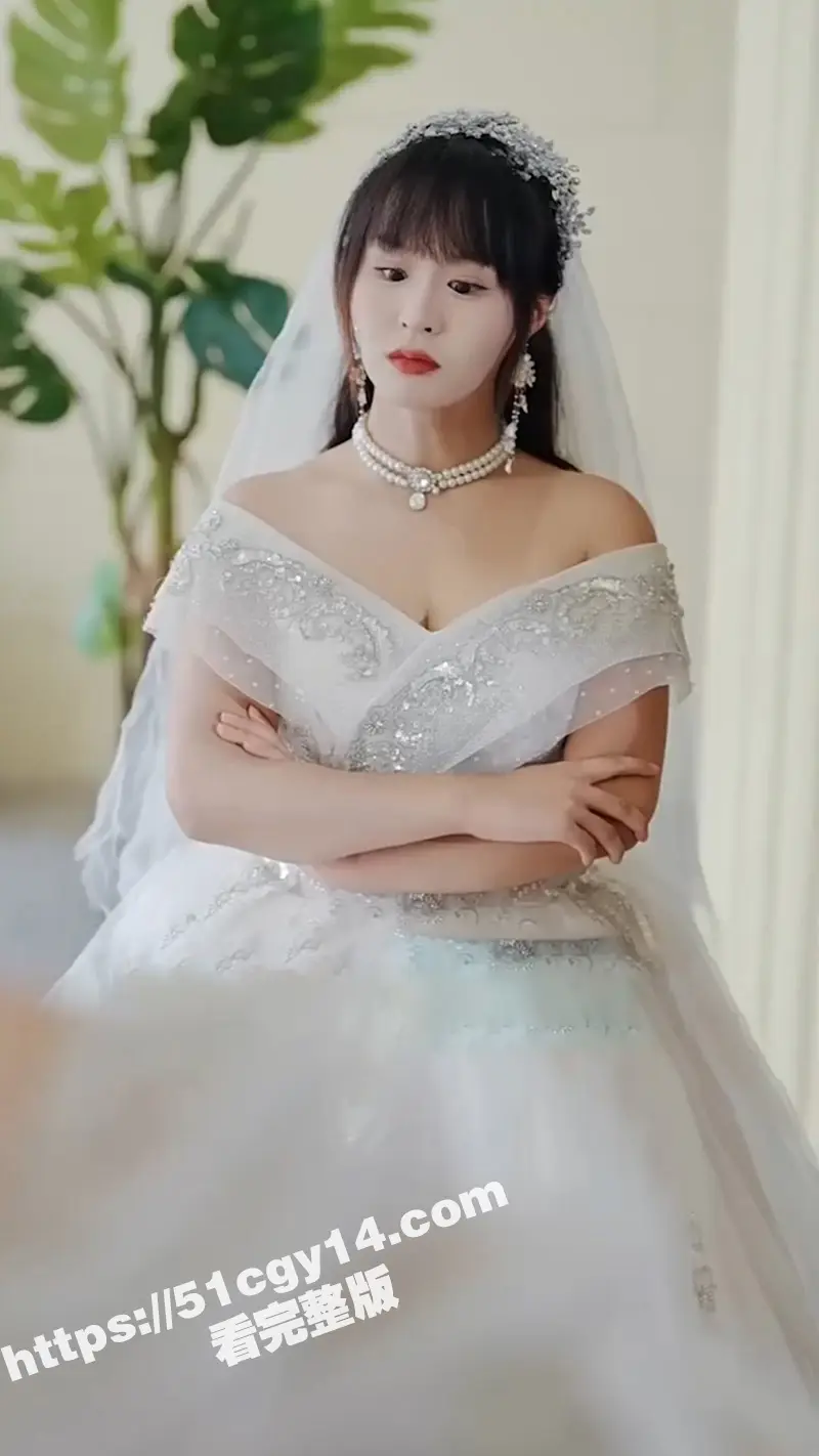 每日短剧《被甩后豪门千金甜又飒》姜瑜在婚礼上被未婚夫杨海乐抛弃 随后却发现自己竟然是首富千金！ 图1