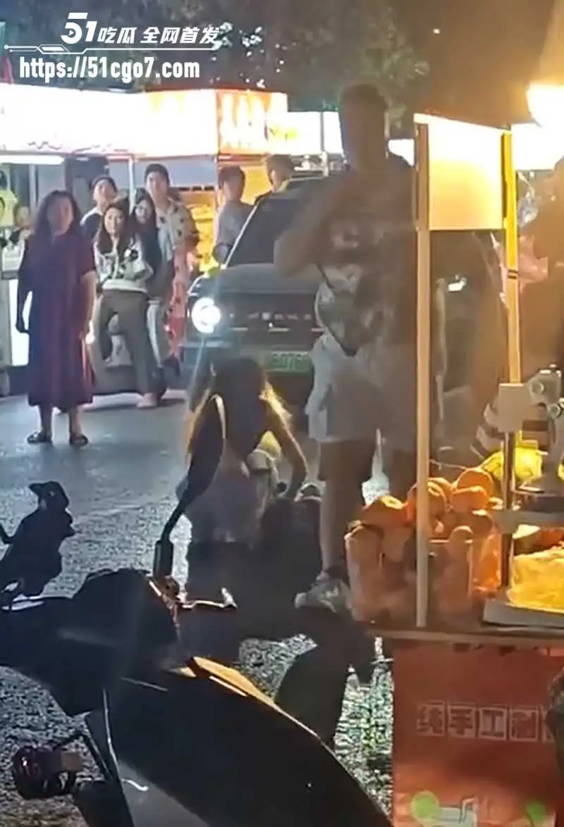 枣庄夜市爆出命案 情侣购买幼犬遇壮汉截胡 男友争论竟被当街打死 口鼻窜血惨不忍睹 图4