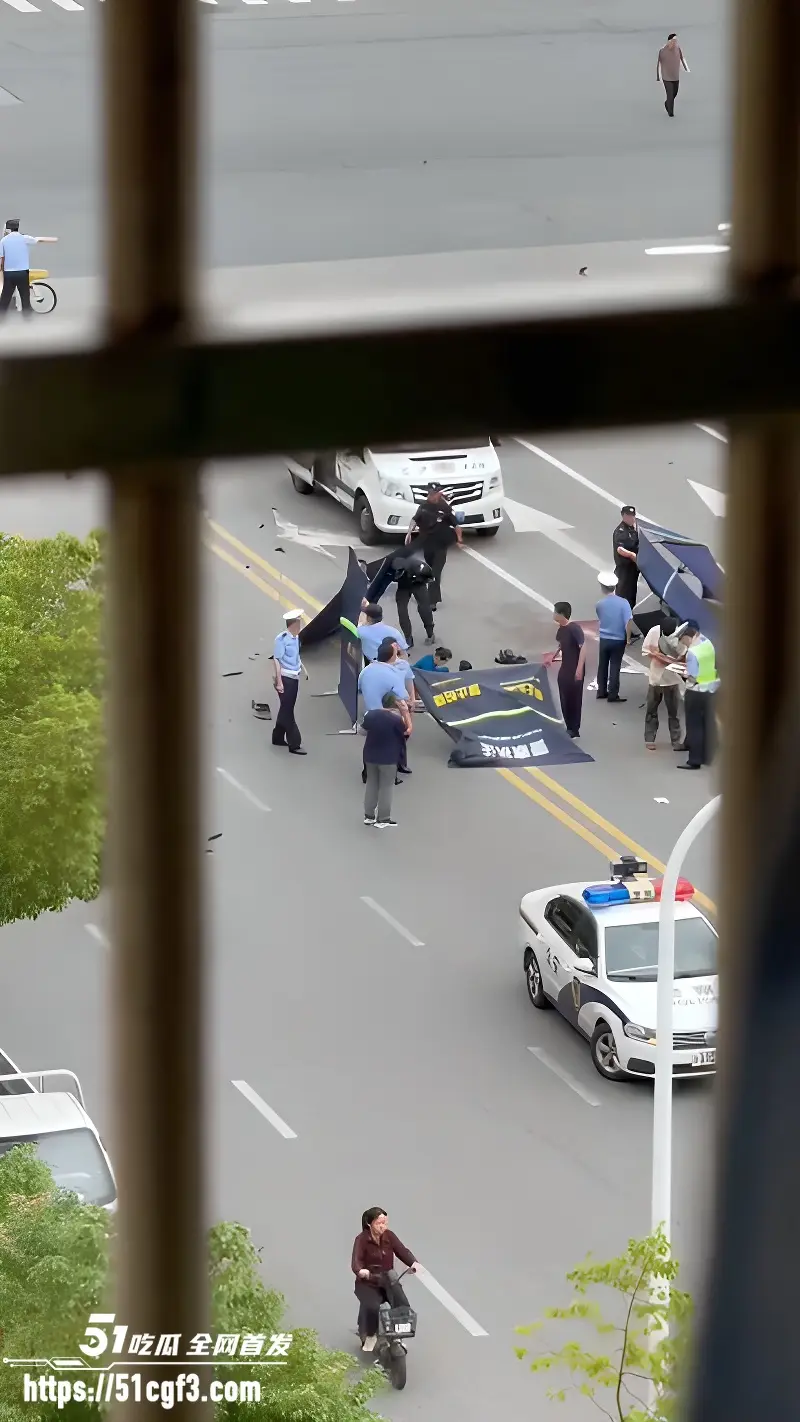 震惊三观 男子为情所困 闹市区马路持刀怒杀原配情夫 事后当场自我了结！ 图3