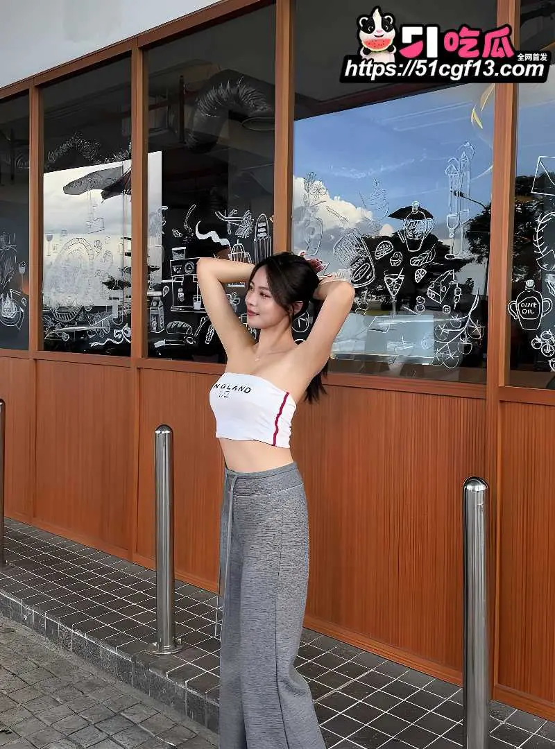 极品巨乳网红 Genice 性爱视频流出 露脸口交深喉 被无套后入狠狠打桩 图4