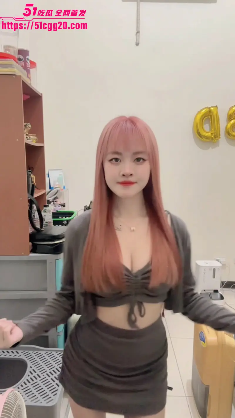 超极品小网红 萱萱 不雅视频流出!小美女可盐可甜 全裸露脸揉奶乳浪翻涌 娇羞眼神勾魂摄魄! 图3