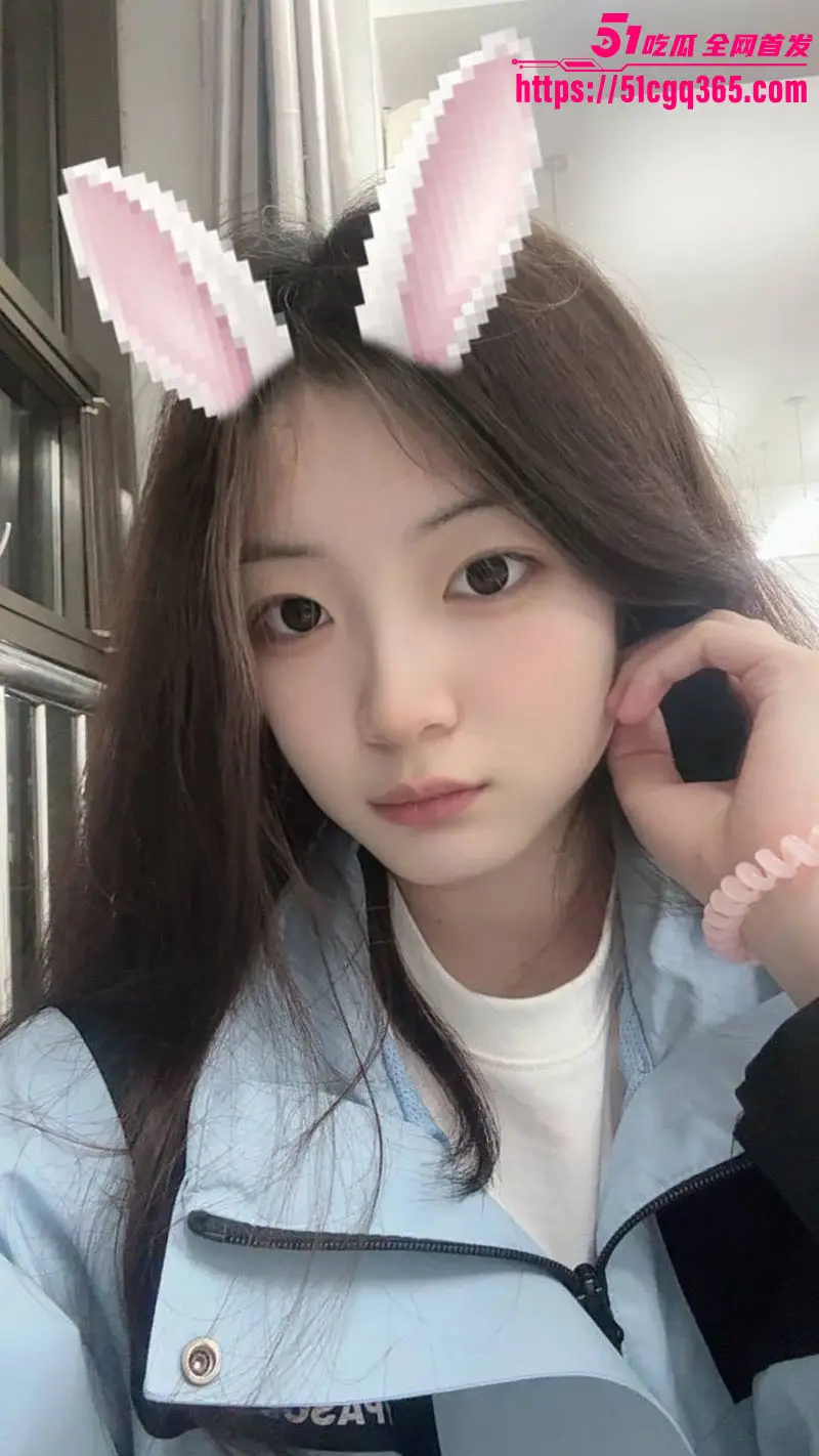 北京小母狗 张霓裳 被金主调教爆操 红色情趣内衣撩人 深喉口交骑乘后入 任金主肆意玩弄! 图1