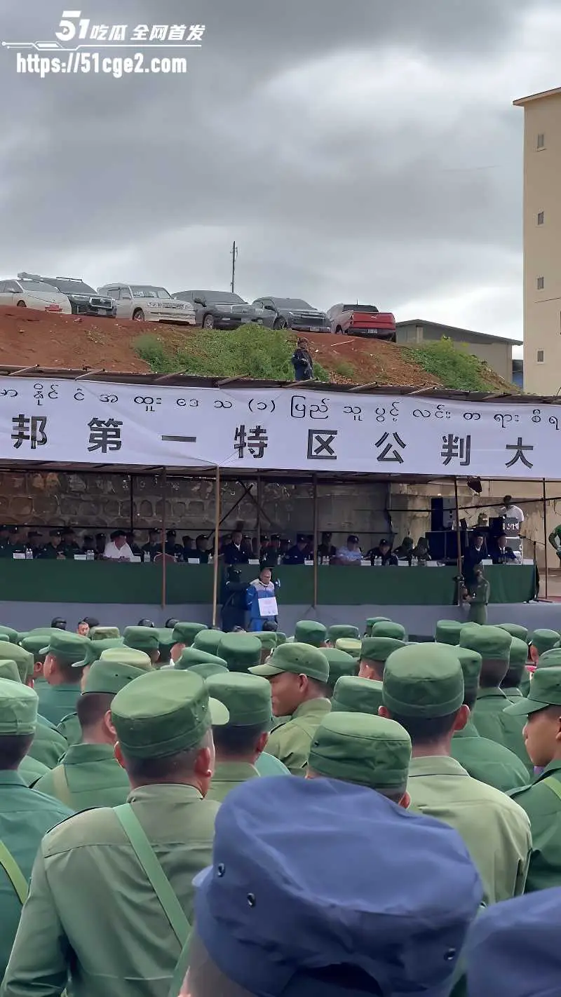 缅甸佤邦 张陶青 公审喊不服 债务纠纷持枪杀债主夫妻 判处死刑游街枪决! 图4