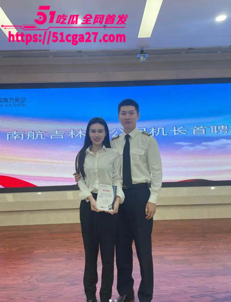 南航机长李煜众捅伤4人后跳楼身亡 考核报告曝光内情 妻子发声被限流 真相究竟是什么？ 图26