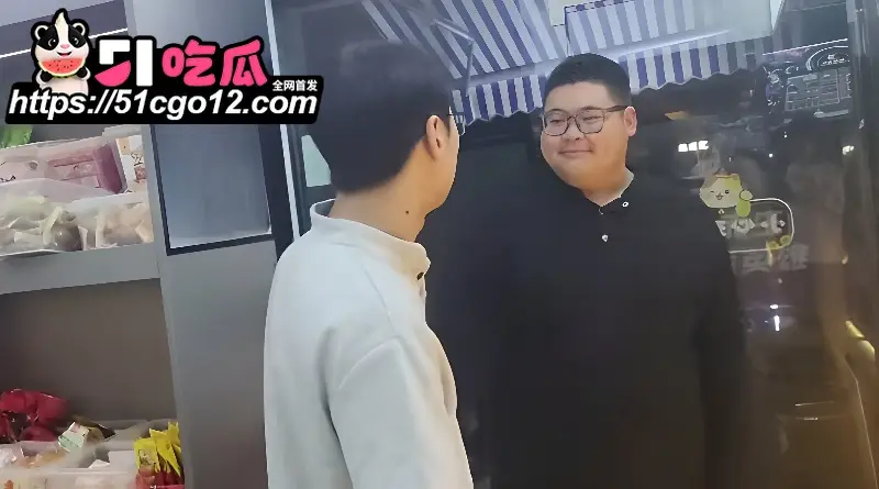 鼎盛电竞 七夕秀恩爱大挑战 兄弟接吻10秒直接送520元网费 没想到真有哥俩接吻! 图2