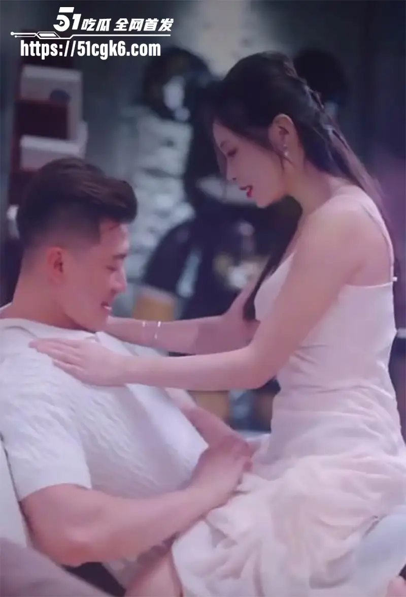 擦边短剧《夏雪变形计》巨乳女主被闺蜜老公灌醉调教 先破处后轮奸 痴迷性爱彻底沉沦 剧情刺激对白超淫! 图9