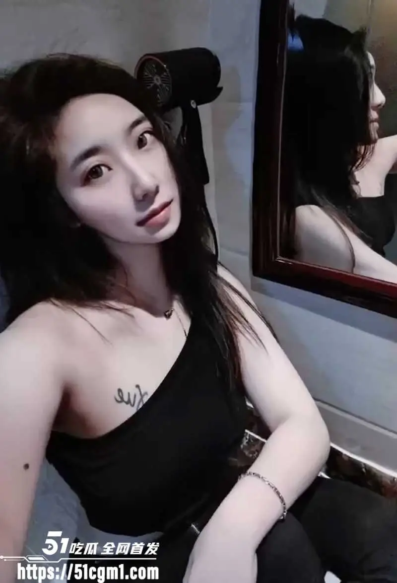 浙江安吉健身美女 陈丹丹 自慰淫片 脸穴同框劈腿揉逼 水滴大奶狂晃 粉嫩骚逼喷汁 纯骚婊啊! 图2