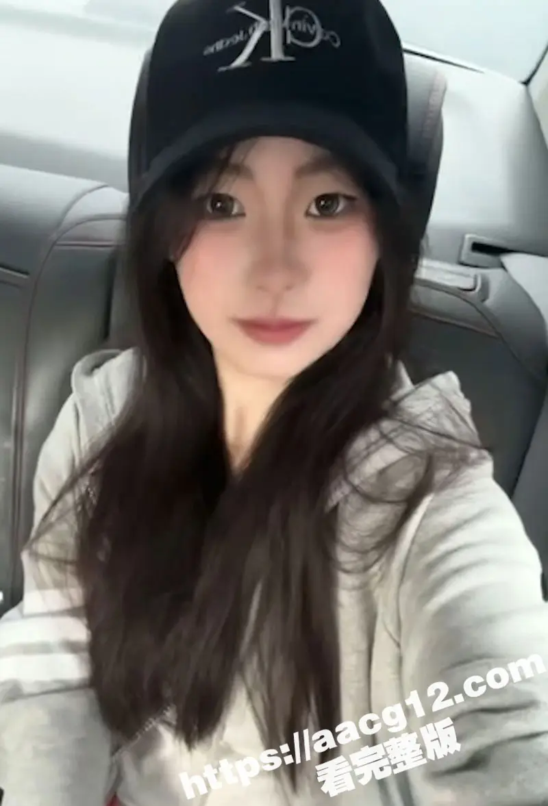 00后校园女神李雨桐自慰癖曝光 即使妈妈在旁边也要关门扣逼!多毛嫩穴泛滥成灾,谁能拯救这个淫娃? 图7
