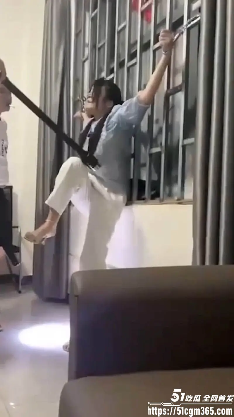 东南亚电诈园区内部资料泄漏 猪仔惨遭毒打电击剁指 高墙电网牢笼 赌博贩毒妓院环伺！ 图1