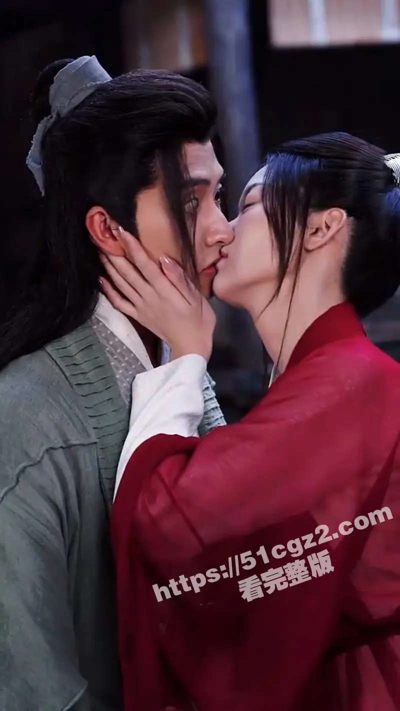 修仙短剧《隐世魔尊女帝带娃上门求负责》仙界女帝身中合欢淫毒坠落凡间 落入了他的房间那夜翻云覆雨 图4