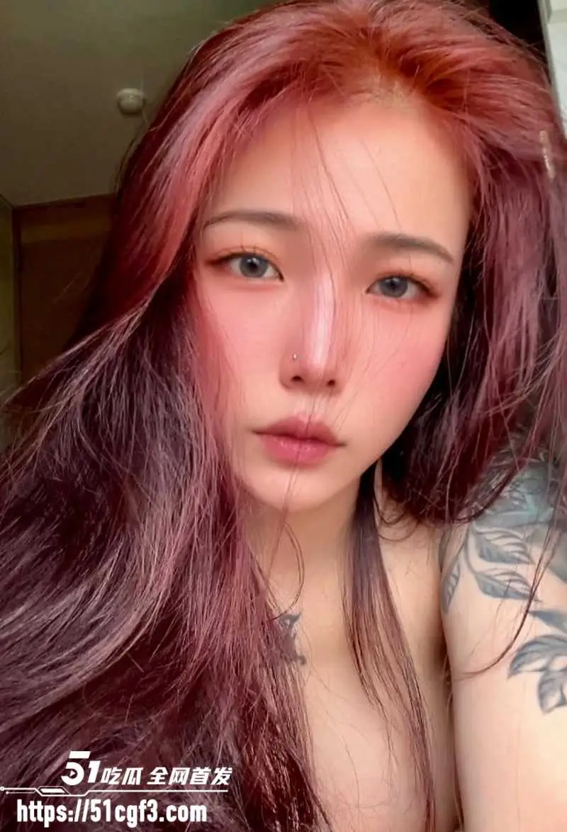 巨乳小网美 香 露脸约啪 符文尤物白虎肥穴 被金主掐脖狠操 干到双眼迷离高潮连连 图2