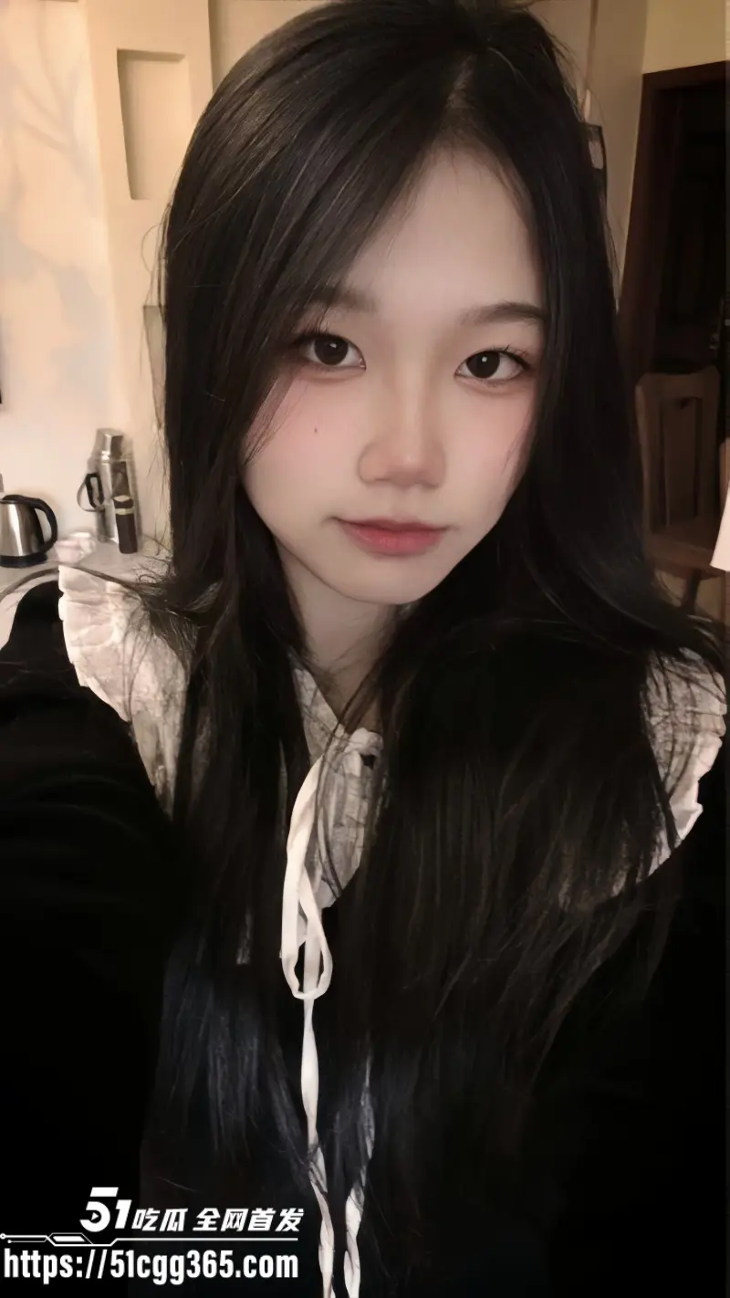 东莞理工学院学生 李慧佳 因修手机被爆出大量不雅图片跟视频 清纯外表下淫荡母狗本性！ 图1