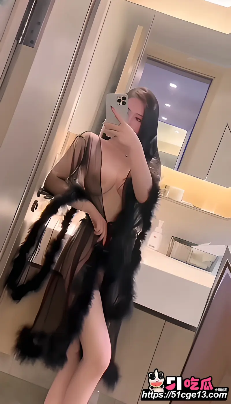抖音网红 不爱笑的赛琳 情趣写真私拍 丰胸肥臀镜头前诱惑展示 揉奶摸穴挑逗你的肾上腺素 图4