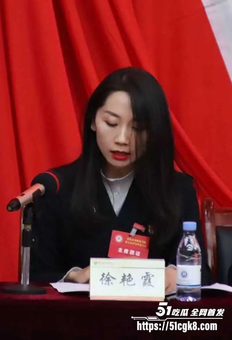 重庆沙坪坝区女干部 徐艳霞 惊爆不雅视频!尺度堪比AV!被领导无套狂干 露脸玩颜射吞精 被曝舔功了得 睡遍官场! 图4