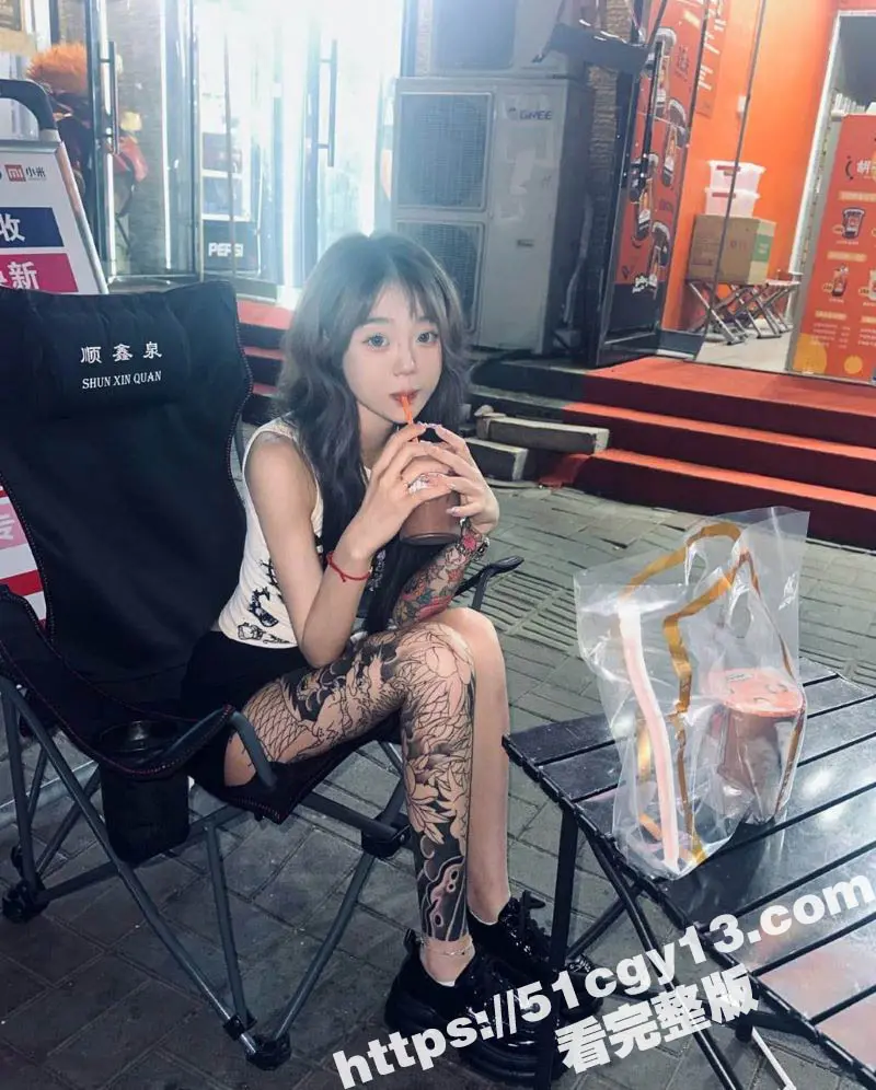 天津红桥区符文战士 贾悦蓉 不雅视频曝光 为了美味笑气竟甘愿献身金主 成为母狗性奴! 图3
