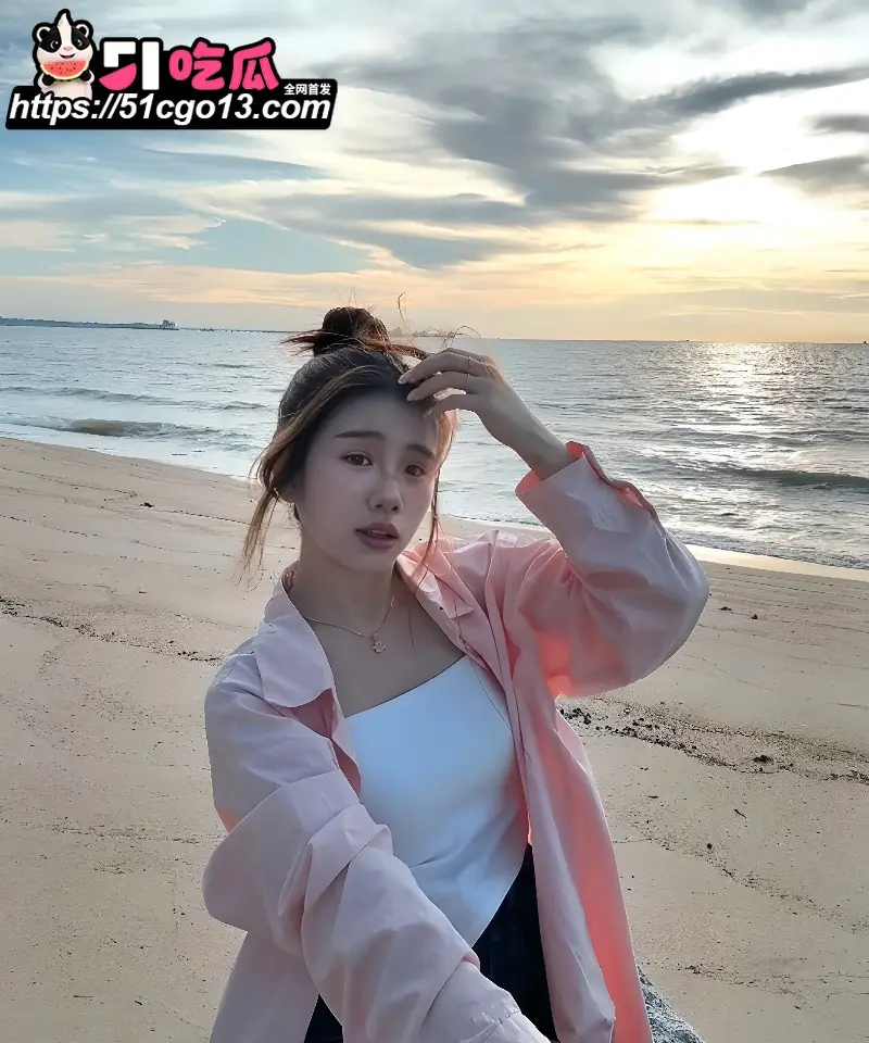 04年少女 美春佩 情侣自拍流出 露脸口交特写淫靡表情 后入侧插蜜穴全程浪叫酥麻 图4