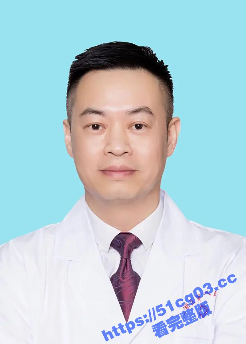 汕头市龙湖区第二人民医院院长黄宏佳与人妻王梦洁通奸,在家被抓现行,王主任高潮时的声音给我听硬了! 图5