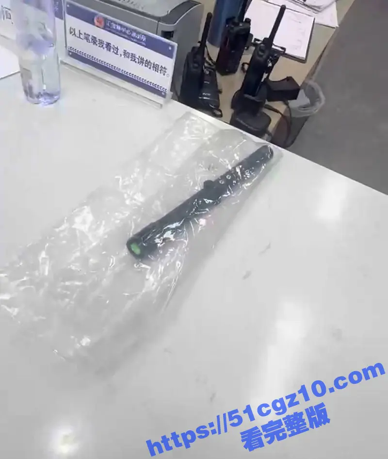 江苏启东打人事件 男子惨遭两黑衣人暴力虐打至双腿残废 伤人者竟轻松保释逍遥法外 图3