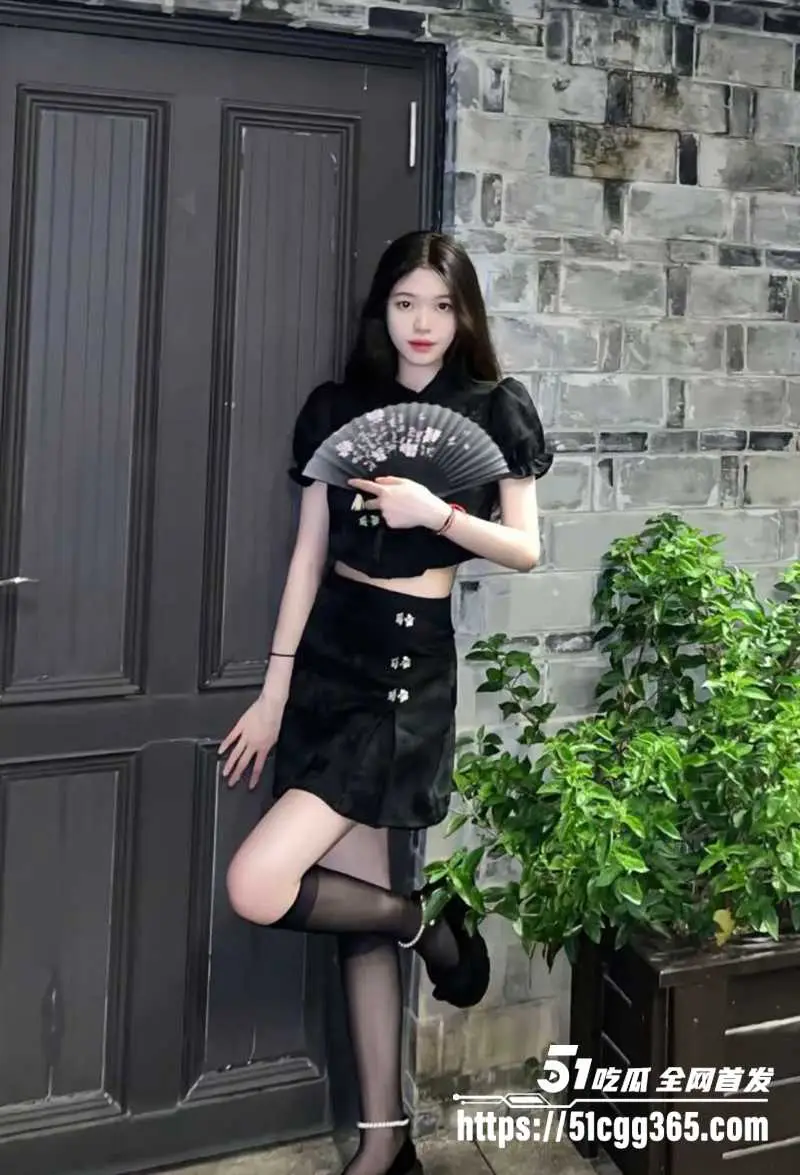 广州花都学院啦啦队女神 郭雨萱 被富二代包养 捆绑调教淫片流出 白虎小穴超粉嫩 穿队服挨操贼淫骚! 图4