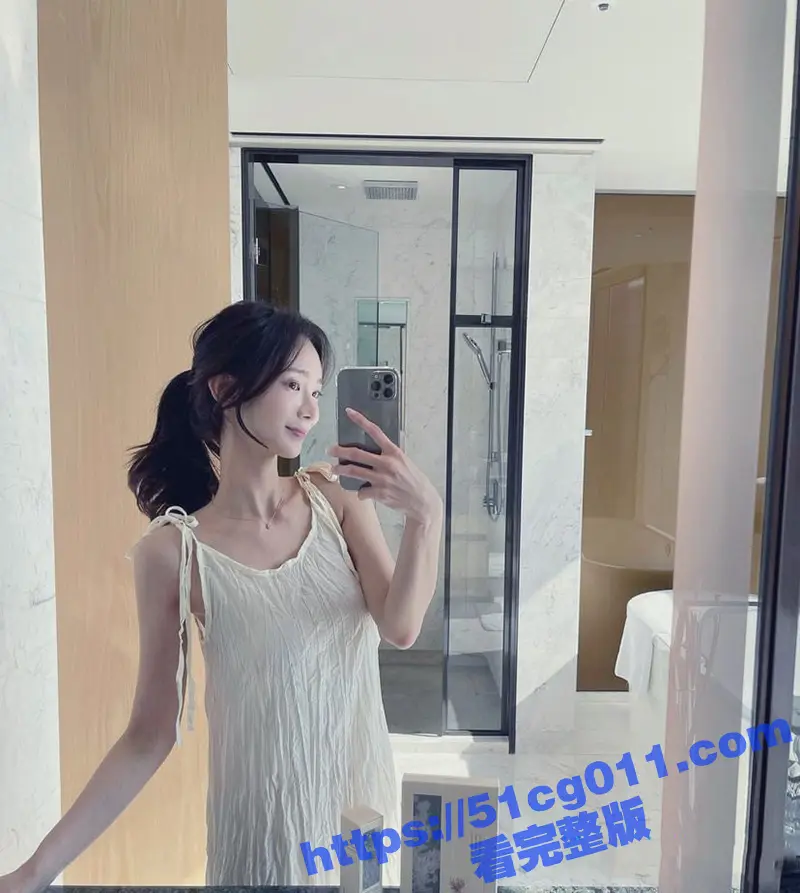 露脸才是王道!明星气质推特极品拜金女神 小村花 大尺度私拍合集 蜂腰蜜桃臀女神被金主各种爆操! 图2