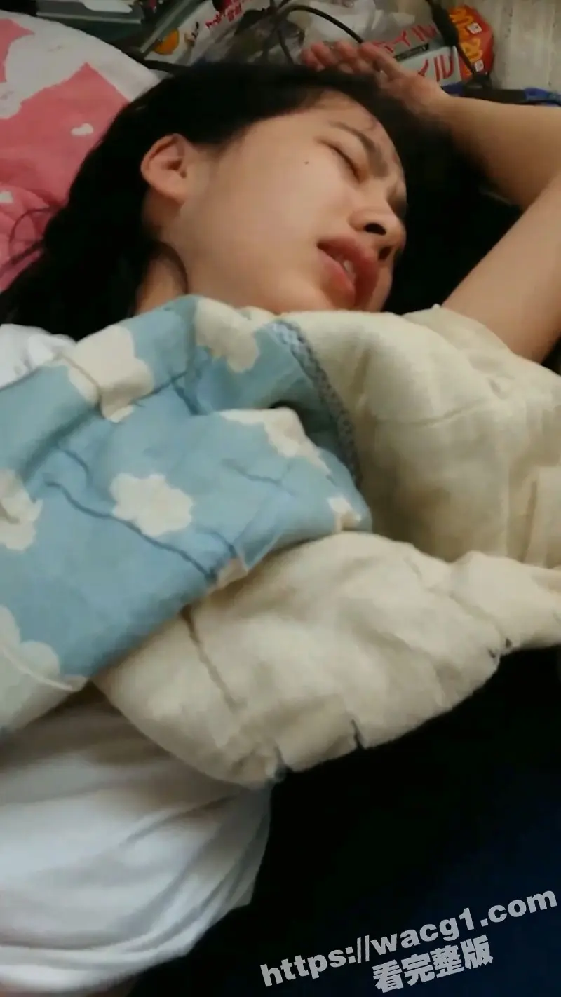 嫩得出水的日本樱花妹和小几把猥琐男在出租屋同居 每天变着花样调教玩弄 小骚逼日渐松弛 真是可惜了! 图1