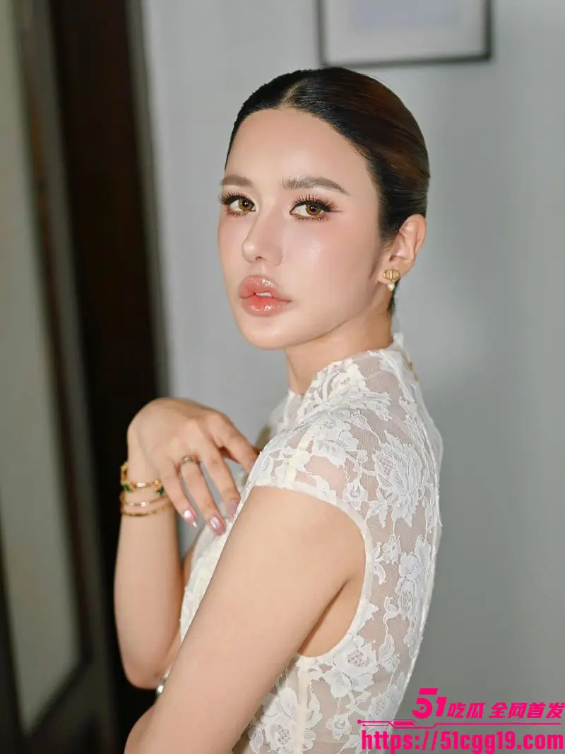 泰国知名女星 Kana 被巨丑修理工骗婚 冒充高官送假金求婚 伪造与总理的聊天记录 揭发后男方警局跳楼! 图3
