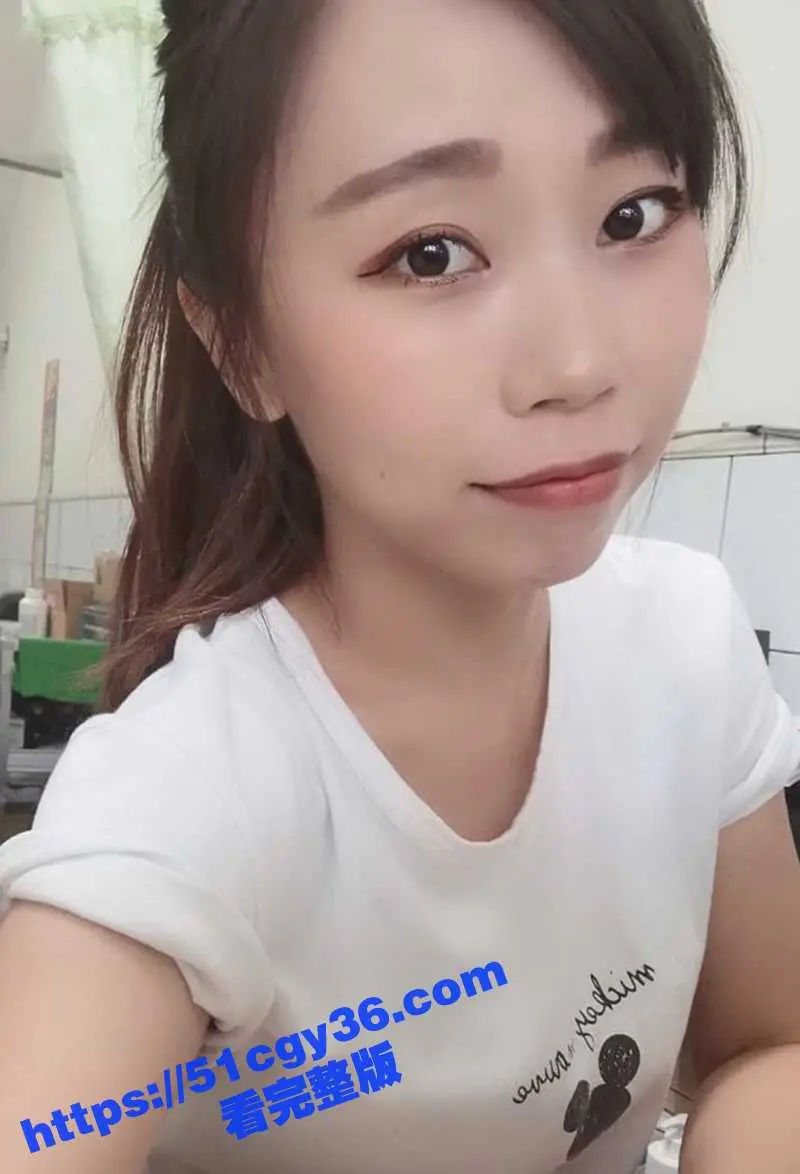 台湾人妻护理师偷情视频被老公曝出 车内为奸夫口交舔屌 被无套爆操狂喷淫水！ 图1