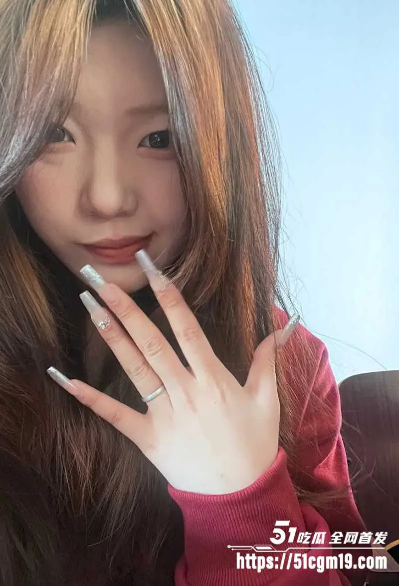 济南纯美学妹 郑悦琪 扮淫荡新娘侍主 情趣婚纱披身玩开档无套 娇媚深喉羞耻反差! 图2