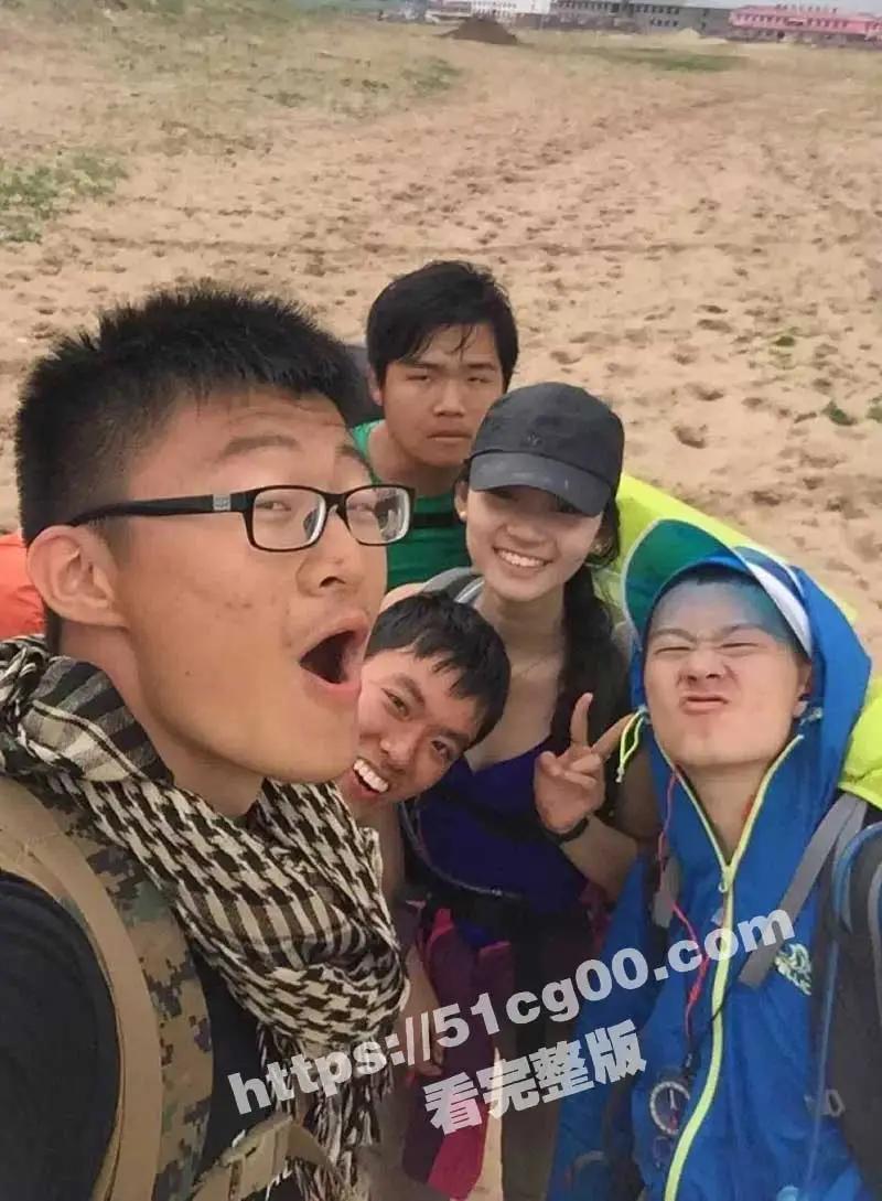 异地大二女友跟同学露营了 回来后发现了这组照片和视频 大家说还能继续下去吗? 图1
