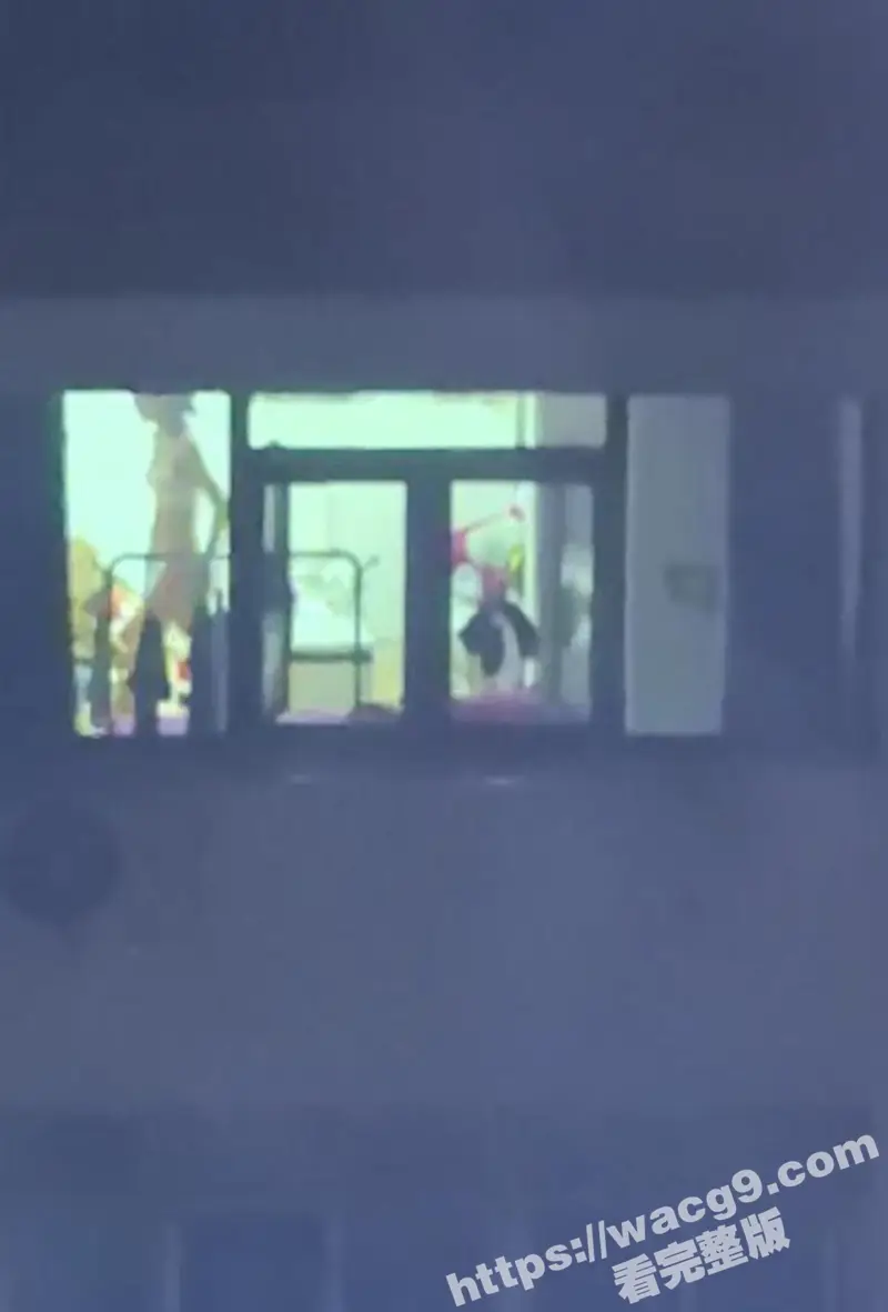 山东青岛高挑美女遭偷拍 身穿内衣内裤秀身材 对面的大哥看的口水都差点流出来! 图3