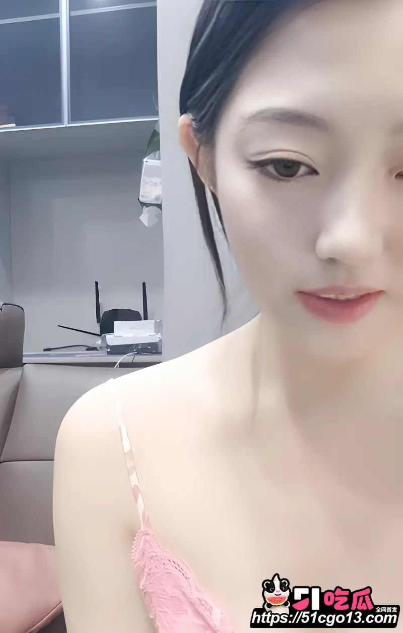 纯欲主播 小野马 直播录屏 身着真空连衣裙激情自慰 粉嫩骚穴怼脸展示! 图1