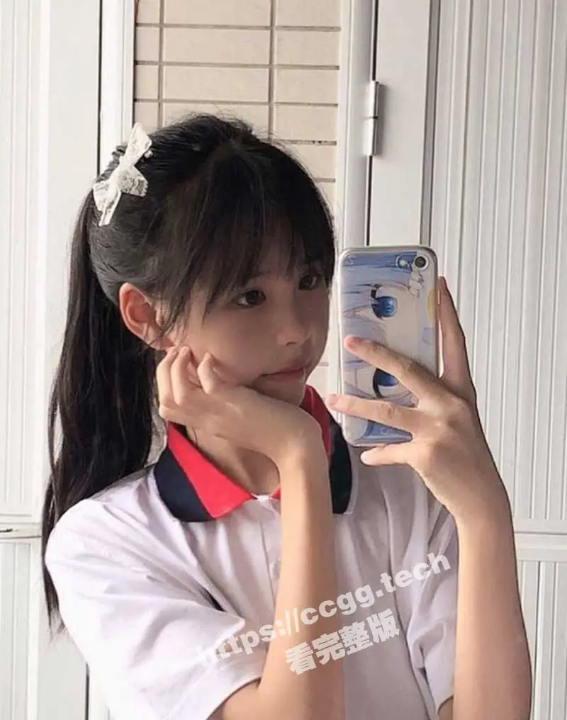 【万人求系列】 超嫩清纯学生妹 一对可爱的小白兔十分的诱人 和男朋友做爱 白浆清晰可见 真的太TM令人羡慕了 图1