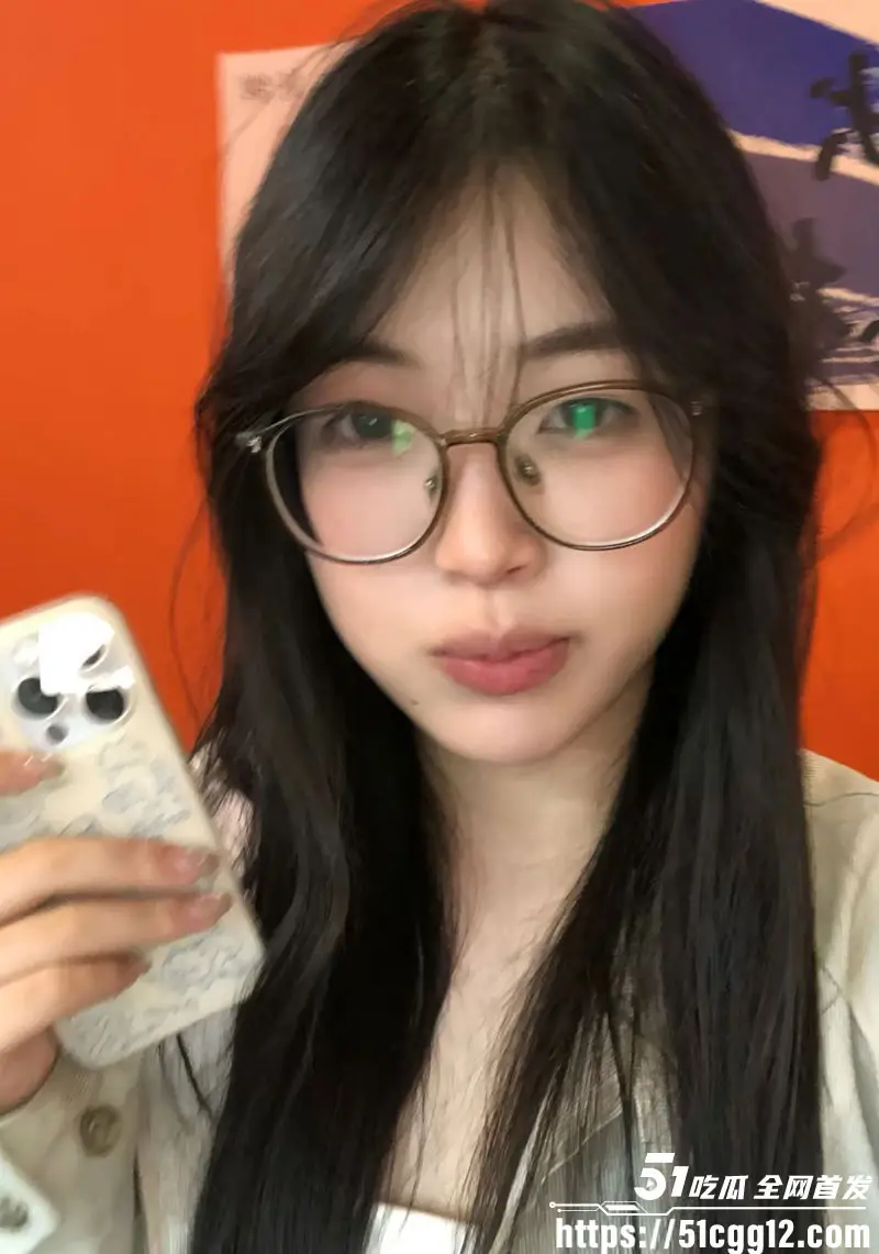 广州美术学院 王语汐 酒店开房第二弹 跪舔深喉到呕 黑丝骑乘榨精 反差骚母狗彻底暴露! 图7