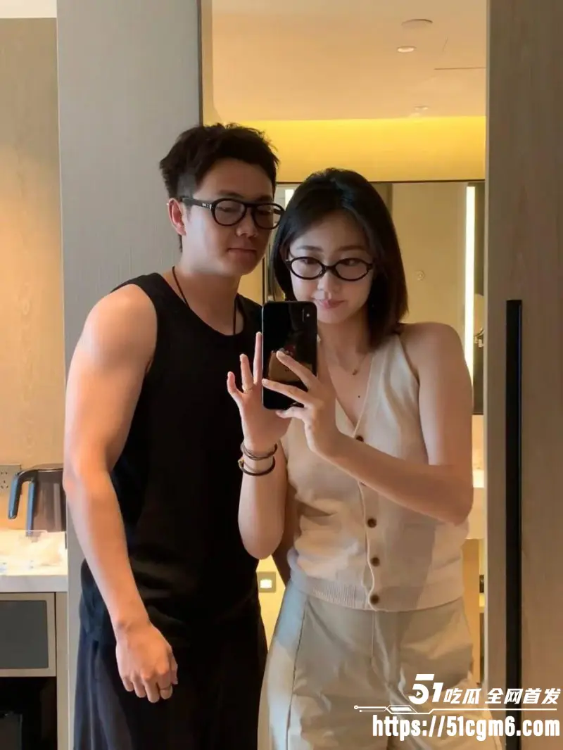 炸裂NTR剧情照进现实 渣男为升职加薪主动献妻 伺候领导客户被轮番内射 满腹野种让绿帽激动不已! 图3