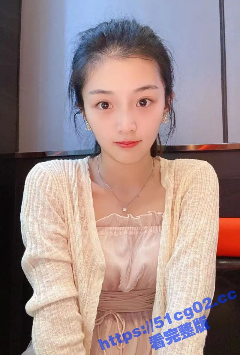 清纯美女甜过初恋 被渣男拿下后炫耀给兄弟们看 自慰抽插超反差 假阳具比她手腕还粗 图5