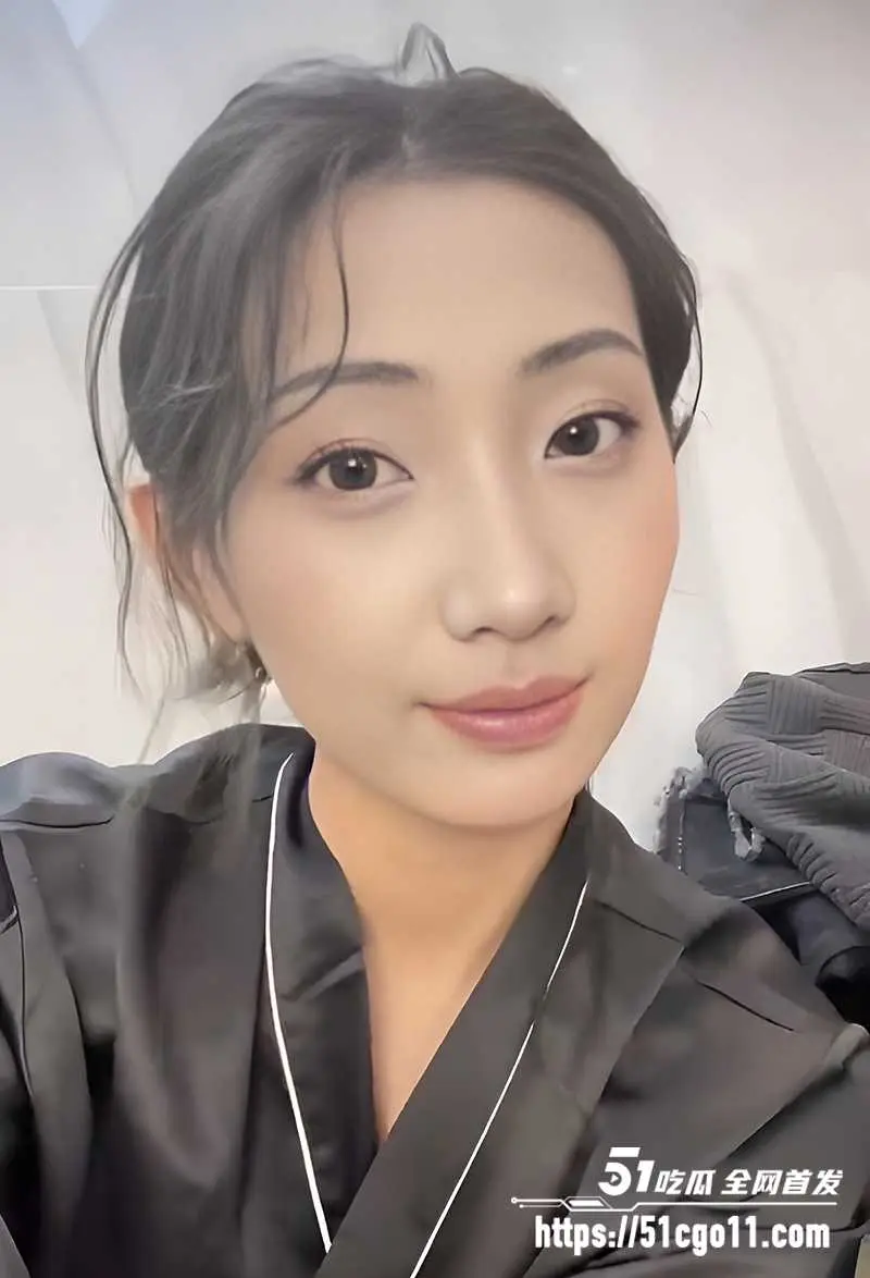 昆明冷艳人妻 李佳纯 调教私拍 露脸舔屌足交榨精 被炮友绑床狠操 纯纯母畜 图6
