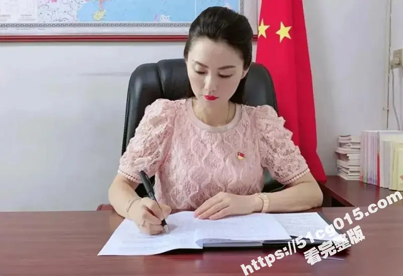 史上颜值最高的美女官员落马!江西浮梁市监局局长 李彬 被双规!偷情视频曝光 原来美女局长是靠骑上去的 图8