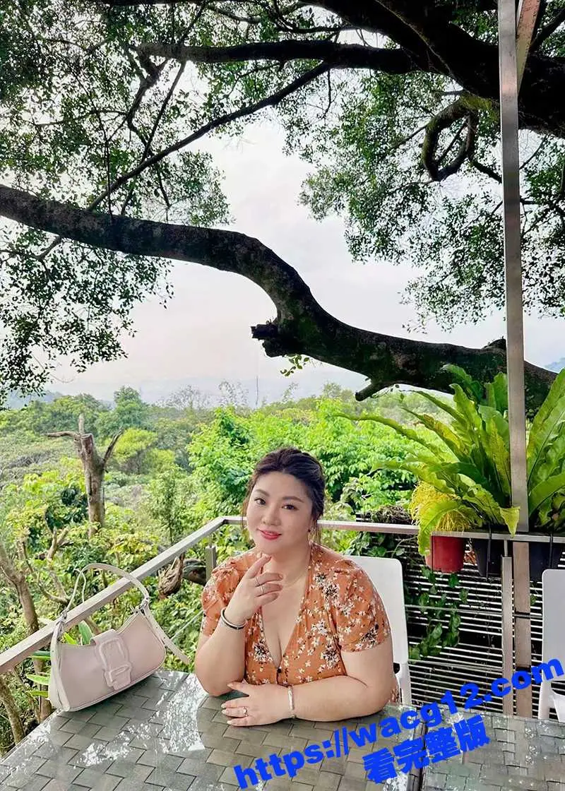 爆乳熟女户外野战 趴着公园石碑上被大屌狂插 激臀晃乳后入榨射!极致淫荡!! 图3