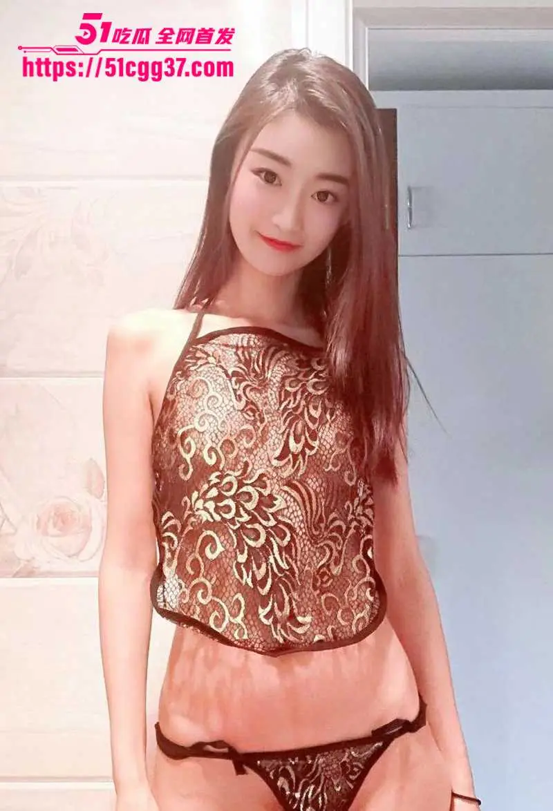 上海顶级名媛 柳绣 绝美尤物竟是金主圈养母狗 各种掰逼自慰讨好 玩4P群交轮舔肉棒 堪称骚绝！ 图3