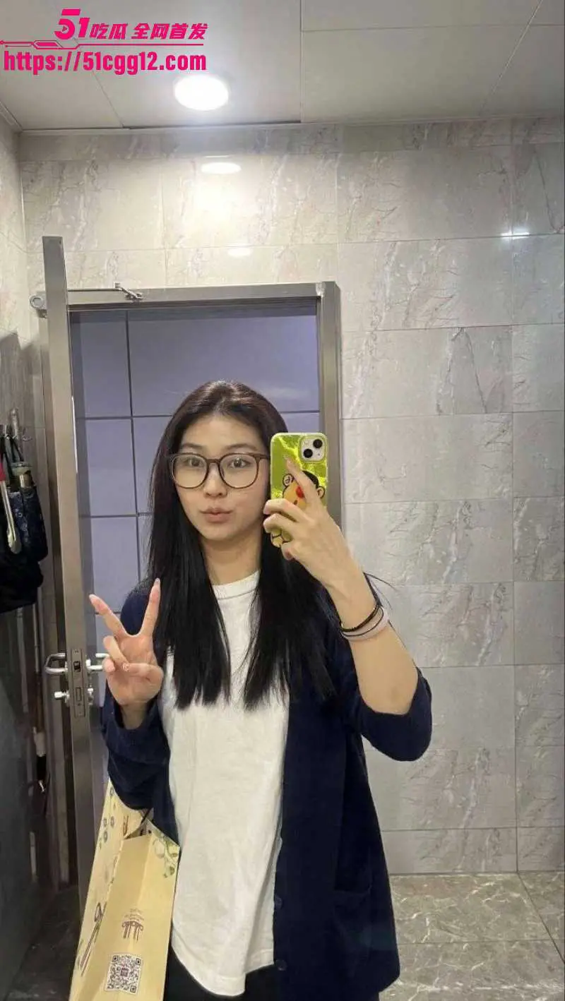 河南周口 情侣性爱视频流出 骚浪女友被男友后入狂干 猛插爽到高潮 淫靡表情极为享受！ 图1