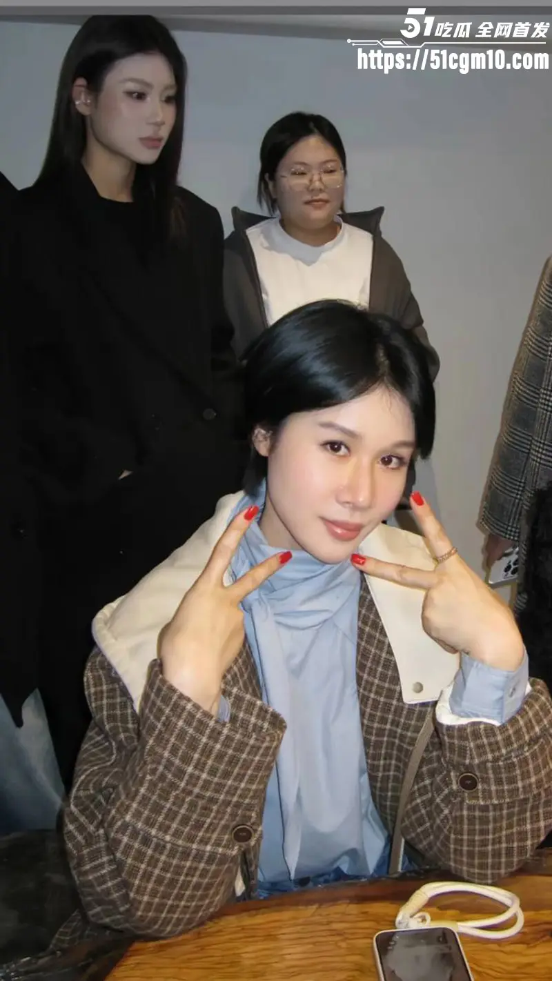 杭州四季青老板娘 二姐 怒撕小三 楠楠 8年老员工怀孕索20万打胎费 当场互殴撕头发 视频火爆全网！ 图5