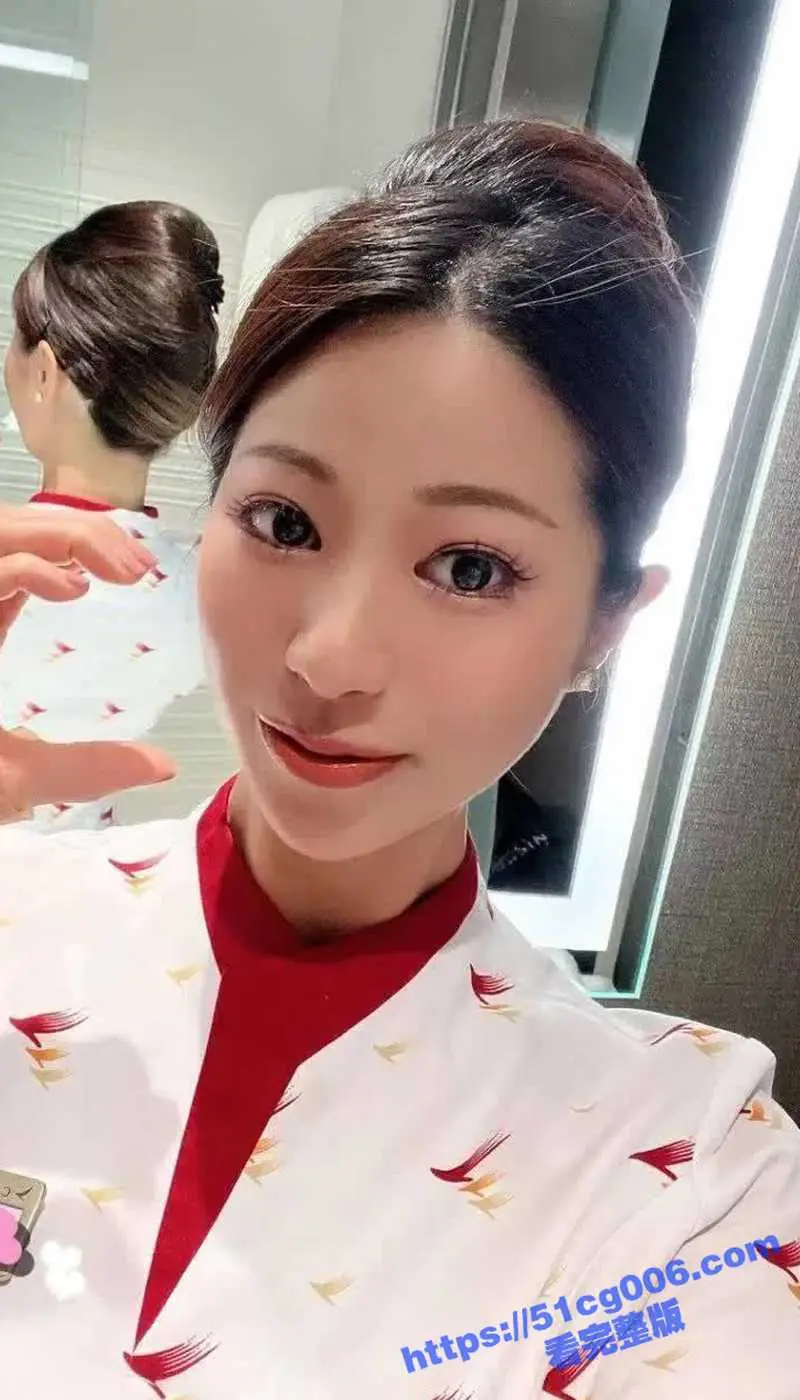 国泰航空空姐 李舒仪 男主是前男友 发现她在外面接机3P 愤怒曝光! 图1