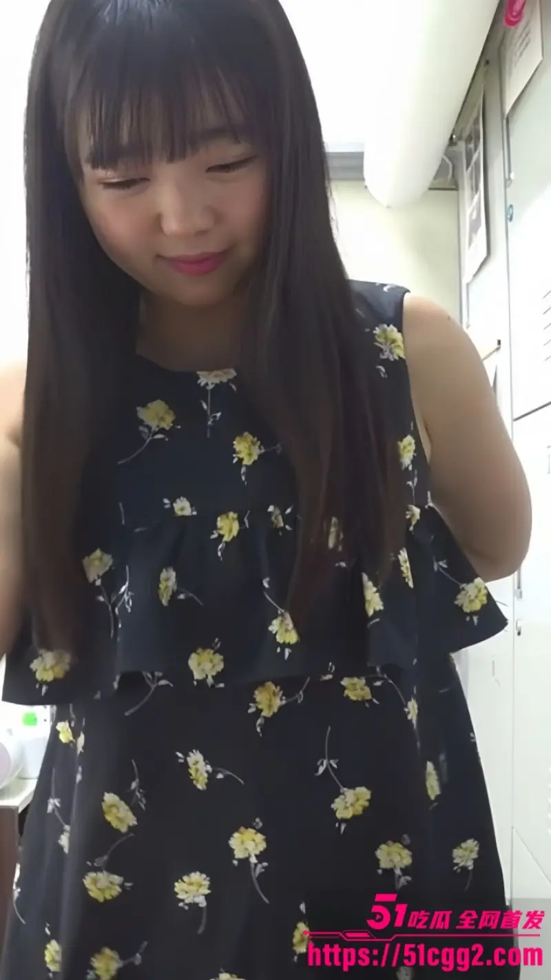 女士泳装内衣店偷拍合集 第一视角观看多位美女换衣 美乳翘臀全裸露出 画面超刺激！ 图1