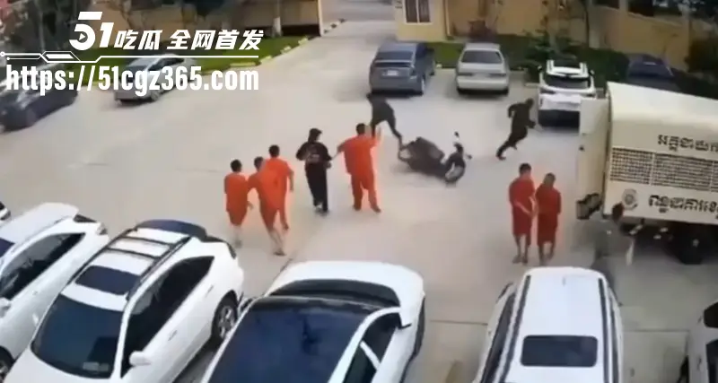 柬埔寨劫法场现场视频!黑衣大嫂一人一枪为爱冲锋 单枪匹马勇闯法场救男人 情深意重轰动全网! 图8