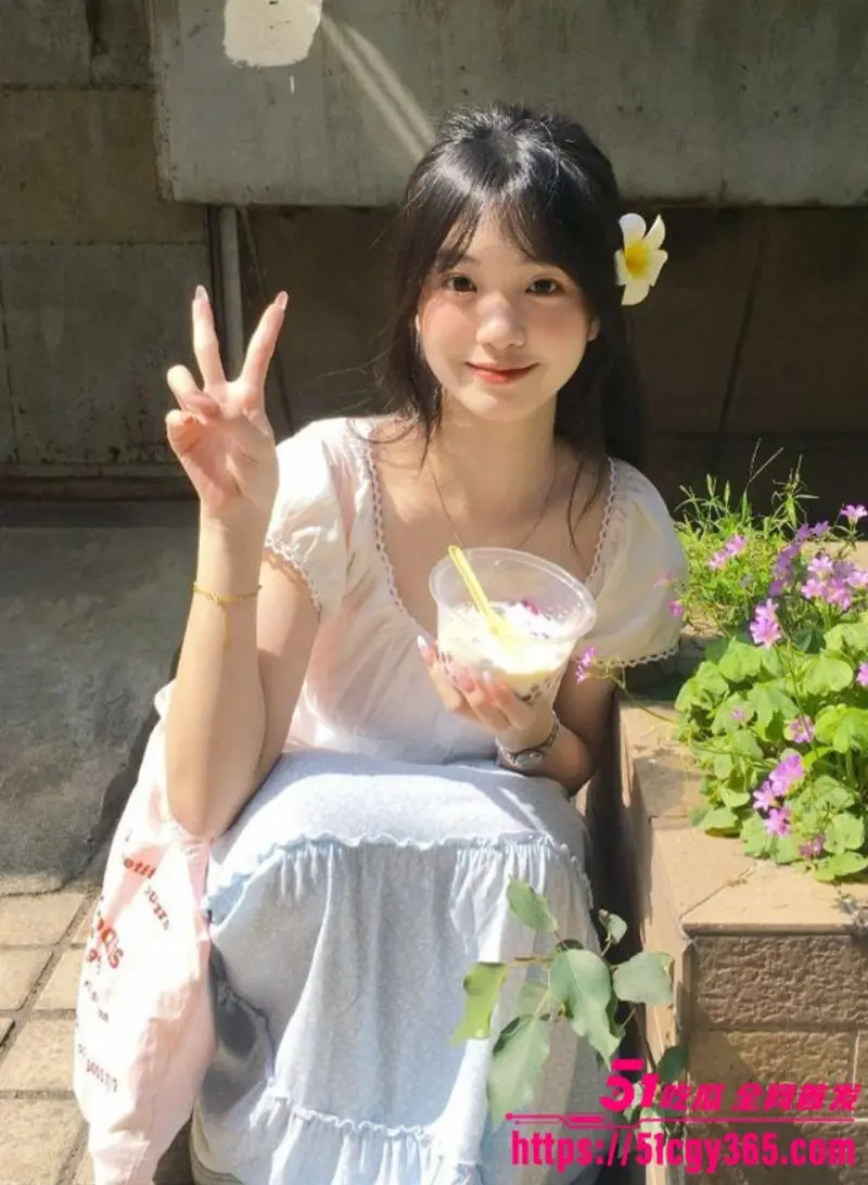 大一清纯学生妹 酒店约炮私拍视频流出 露脸口交深喉 肉棒无套直捣黄龙 画面香艳刺激! 图4