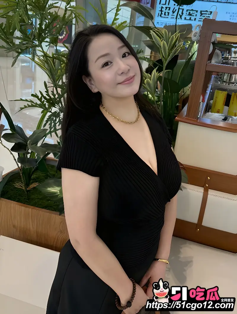 四川反差少妇 唐菲艳 私密视频 约炮单男3P享受极致性爱 前后夹击穴口拉丝 简直骚到爆 图3