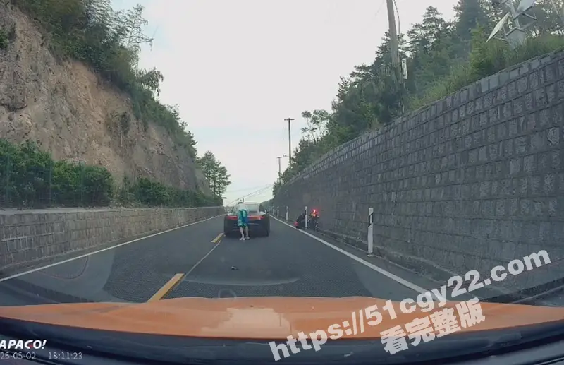 宁波保时捷少爷撞人事件 超速超车撞到摩托车小哥 若无其事更换车牌 网友扒出其多次肇事撞死过人! 图3